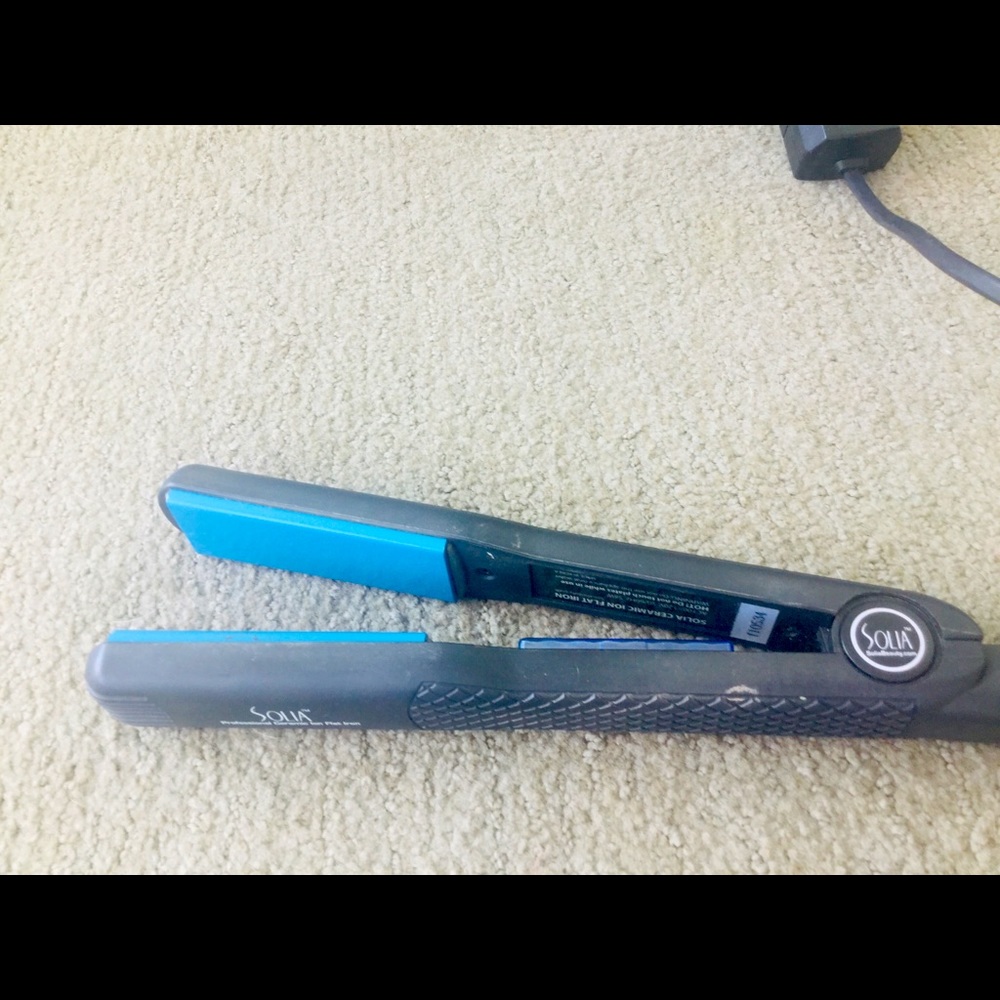 Solia hair straightener